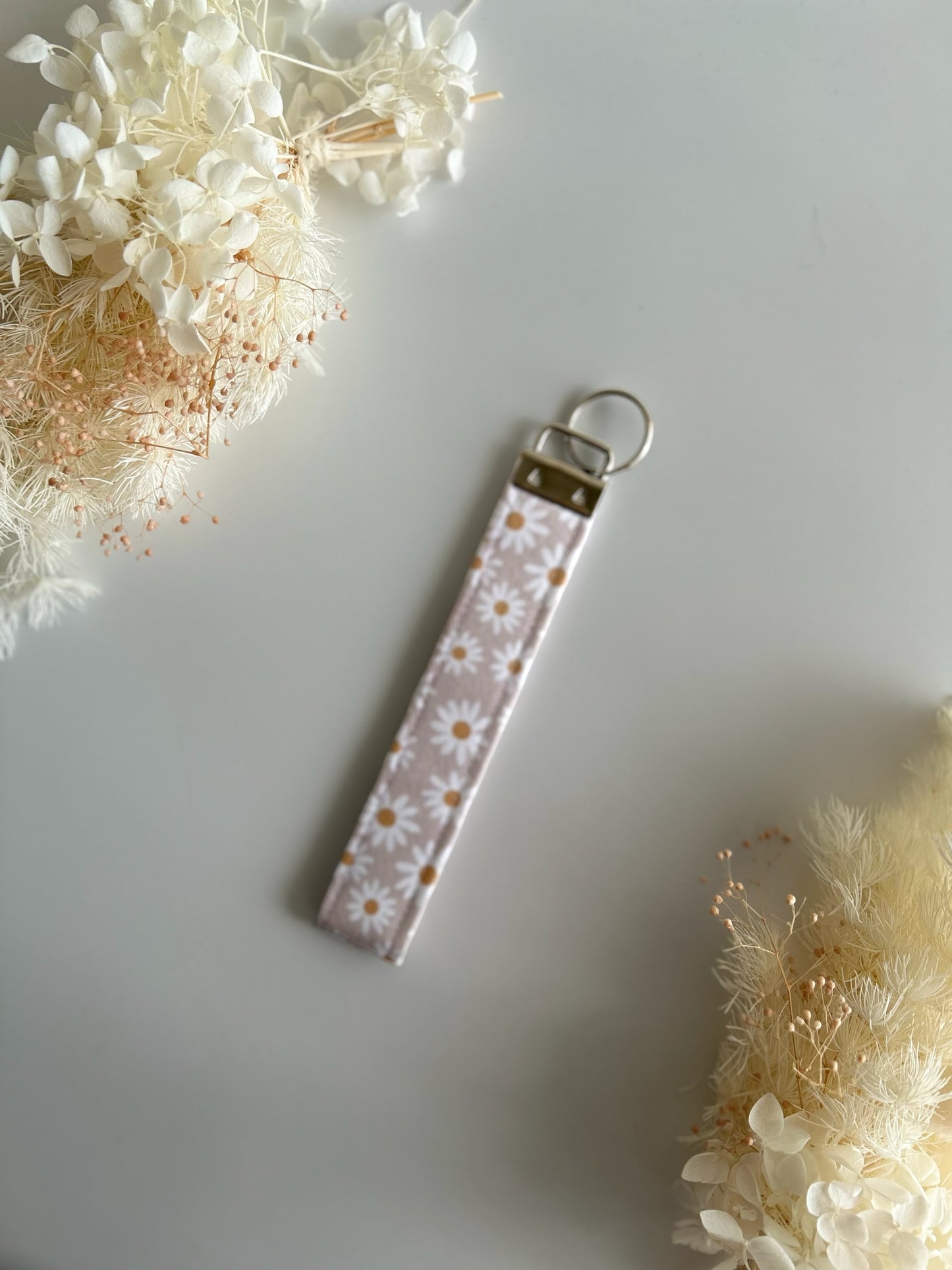 Daisy Wristlet